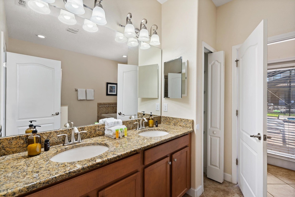 1437 Moon Valley Dr