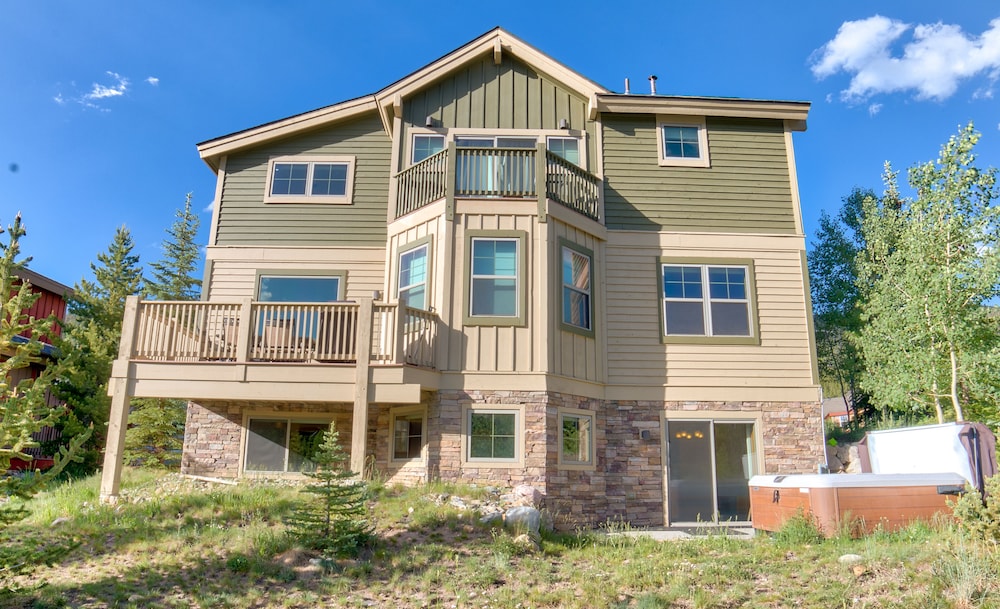120 Rachel Lane Private Home with Hot Tub
