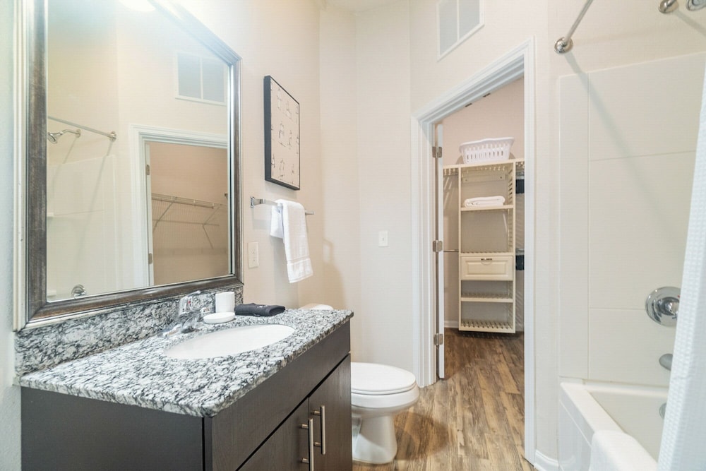 Landing Apartments - University City North