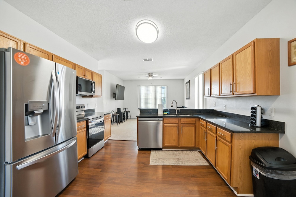 Family Retreat With Private Pool Near Disney! 3 Bedroom Residence