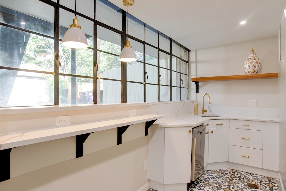 2 Mi to Dtwn: Walkable Cheesman Park Apt