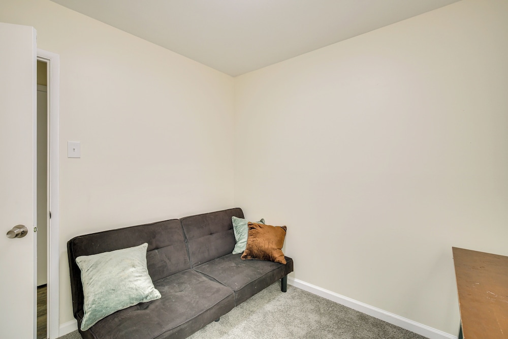9 Mi to Forest Park: Pet-friendly Home in St Louis
