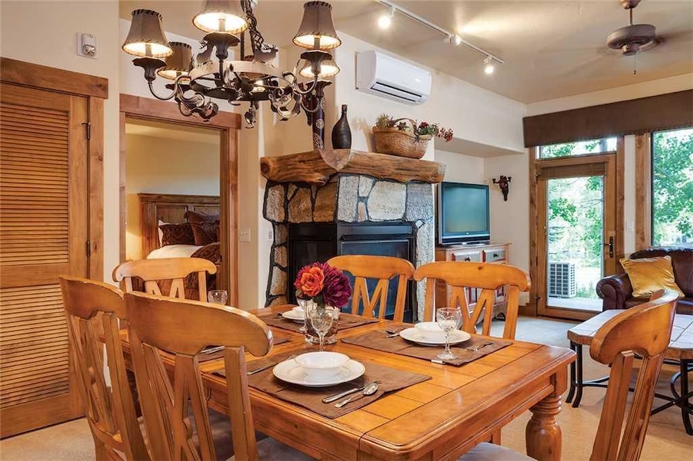 3105 Champagne Lodge, Trappeur's Crossing Apartment 2