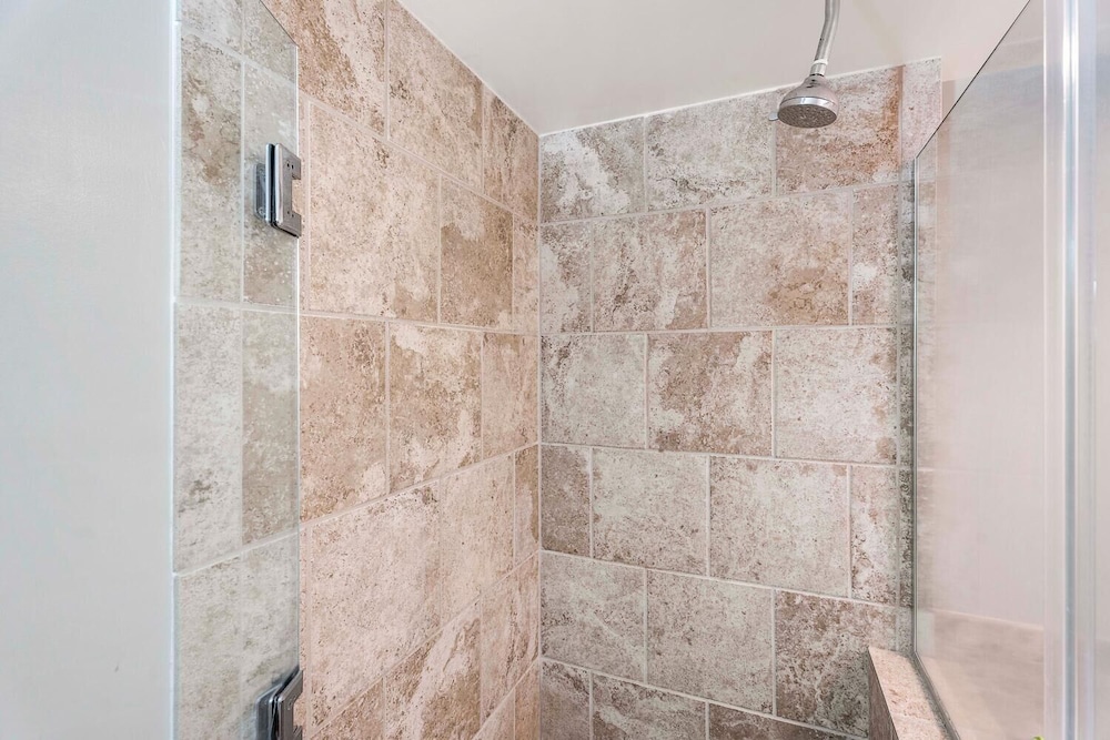 Ground Floor Corner Unit - Vrkcv