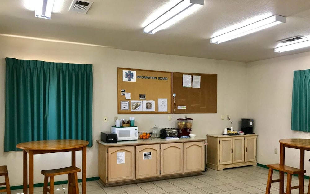 Turlock Vacations - Sunrise Inn Turlock - Property Image 6