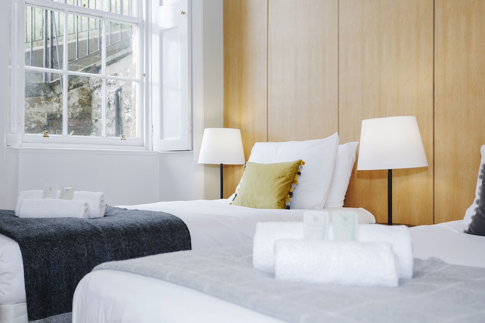 JOIVY Bright 2Br Apt W/ Stunning View, Next To Edinburgh Castle view 3