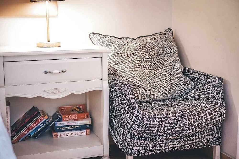 Hollywood 1BR Condo: Pets Allowed, BBQ & Parking