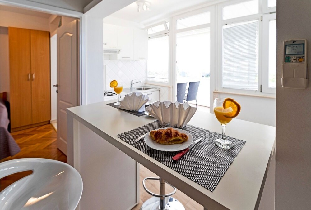 Ina - Modern and Cosy - A1