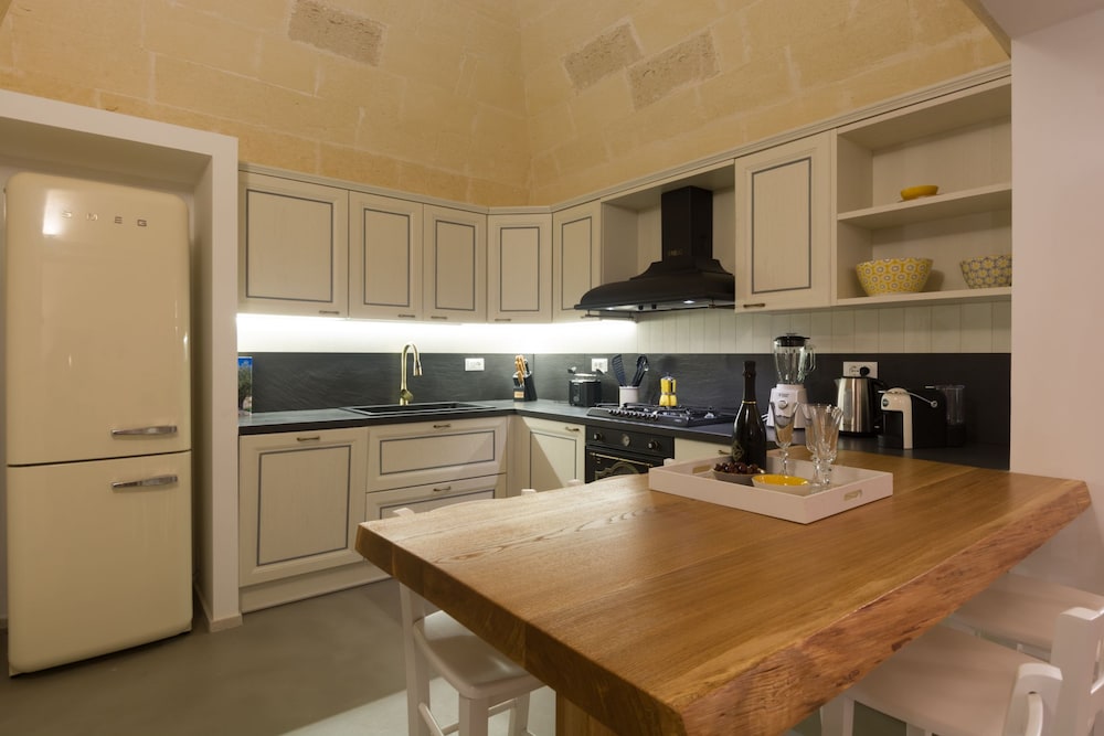 Trullo La Specchia en Cisternino — kitchen