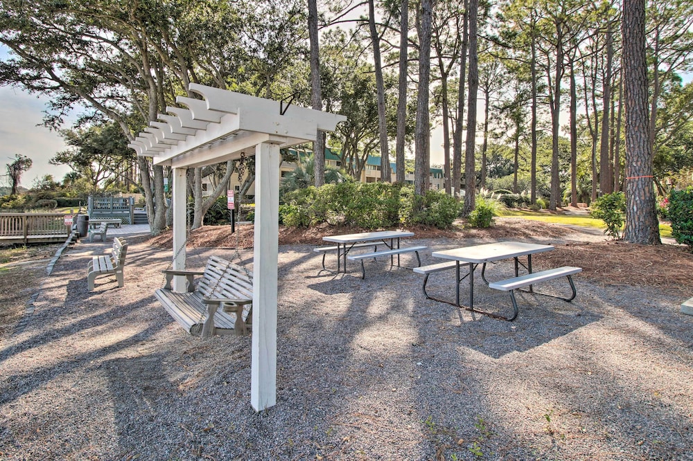 Steps to Beach & Pool Area: Hilton Head Condo