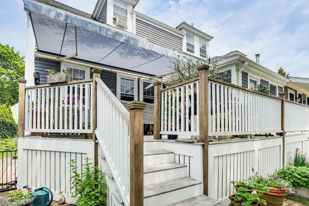 1 Mi to Beach: Manchester-by-the-sea Retreat!