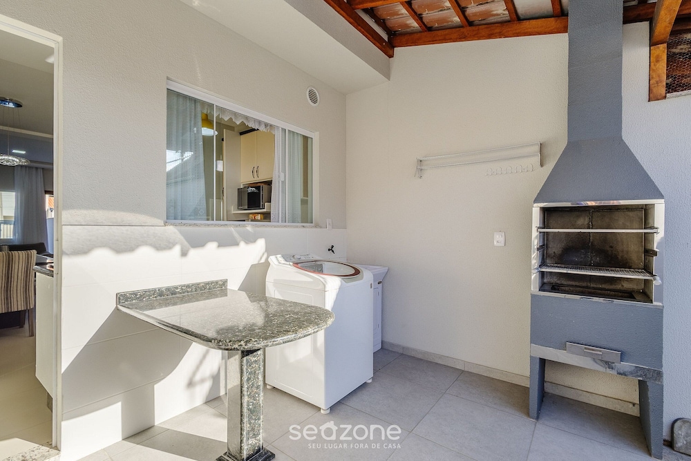 House With 2 Suites and Barbecue Lrm0226