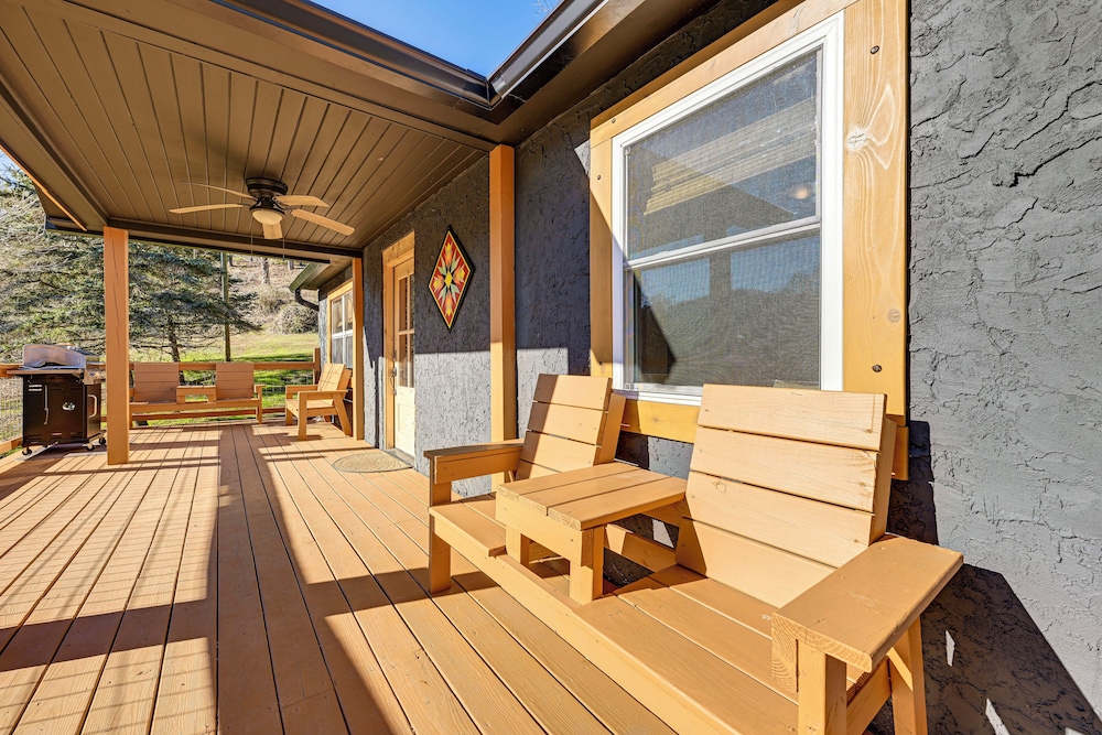 Remote Home w/ Deck & Grill in Scenic Tuckasegee!