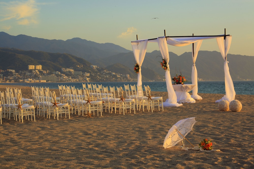 Puerto Vallarta Vacations - Krystal Vallarta - Property Image 2