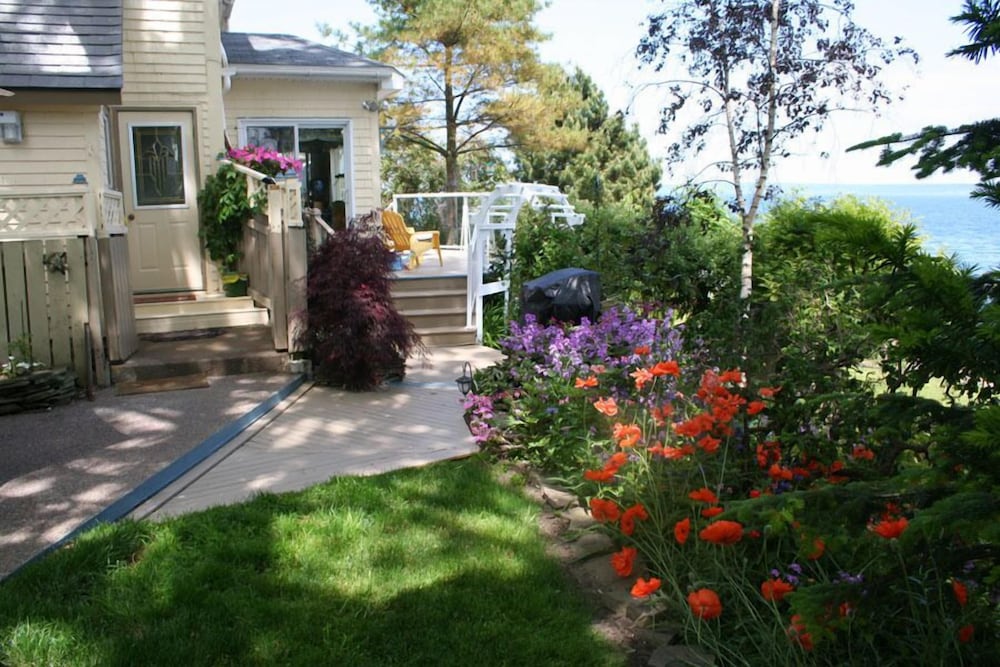 A Boat to Sea Bed & Breakfast