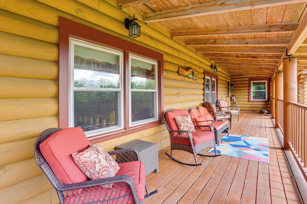 Hot Tub & Game Room: Deep Creek Winter Getaway