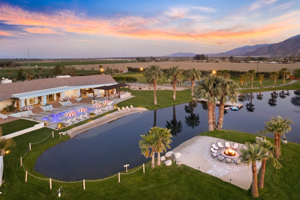 Buena Vista by Avantstay Massive Outdoor Oasis w/ Pool, Spa Firepit! - Property Image 55