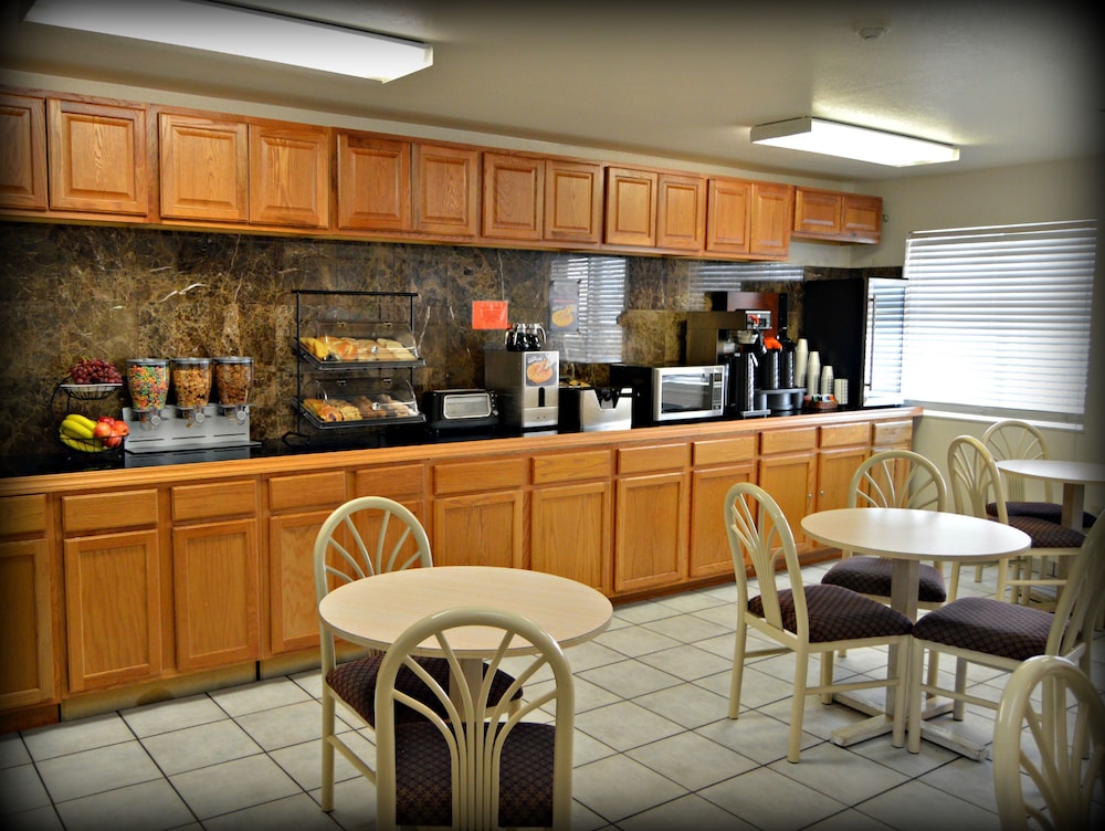 Canon City Vacations - Econo Lodge - Property Image 49