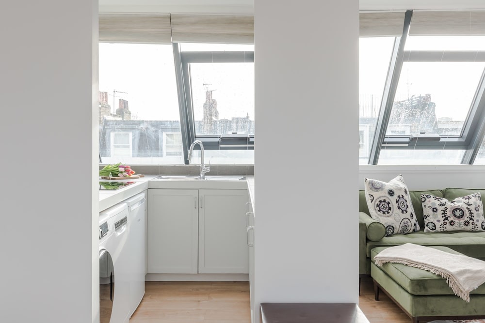 Light-filled Primrose Hill Rooftop Retreat