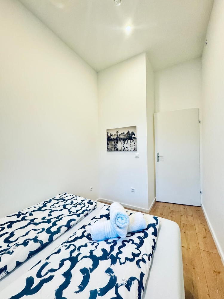 Spacious 3BR Near Kaufpark Alterlaa