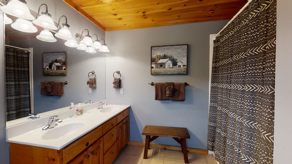 The Ranch Cabin on 6 Secluded Acres in the Great Smoky Mountains by RedAwning
