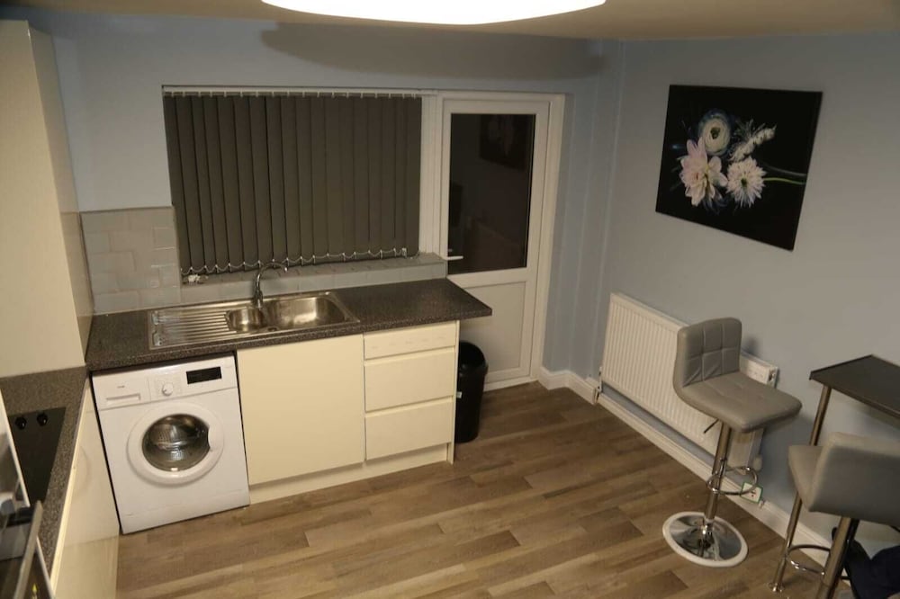 Budget 4-bed House in Woolwich
