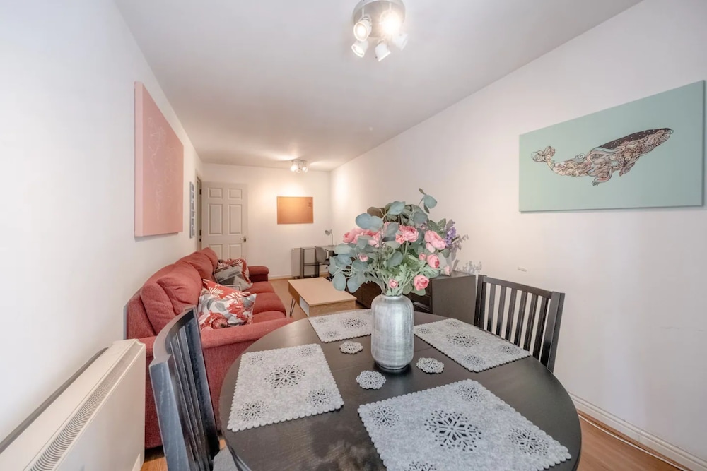 Bright 1 Bedroom Flat in Kensington Olympia