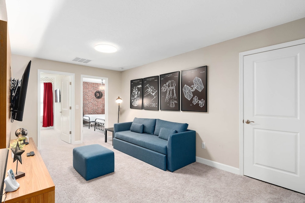Super Close- Disney s Parks w Theme Rooms Pool