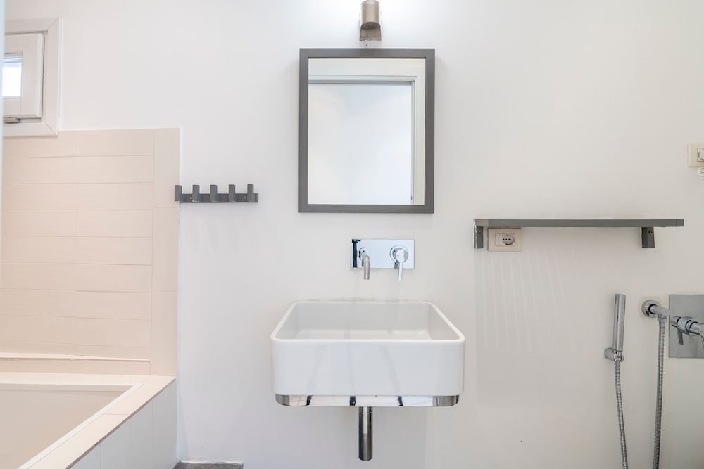 Laura 10 in Firenze With 1 Bedrooms and 1 Bathrooms
