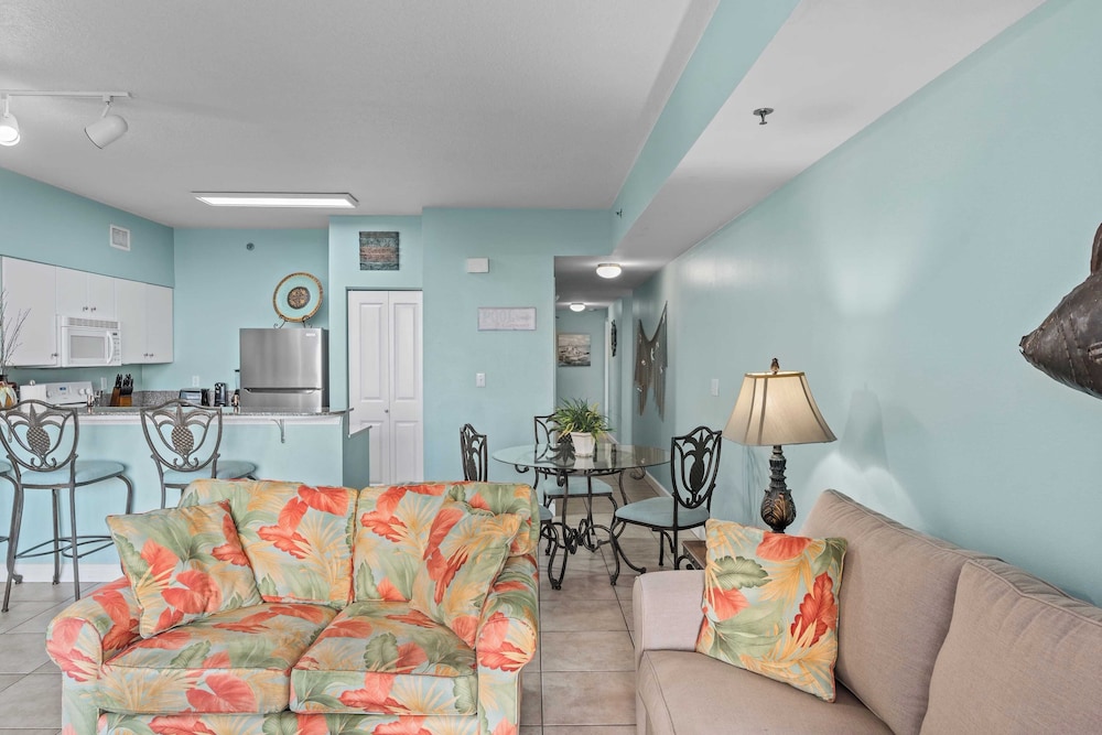 Relax at Panama City Beach Balcony, Parking, Walk to Dining