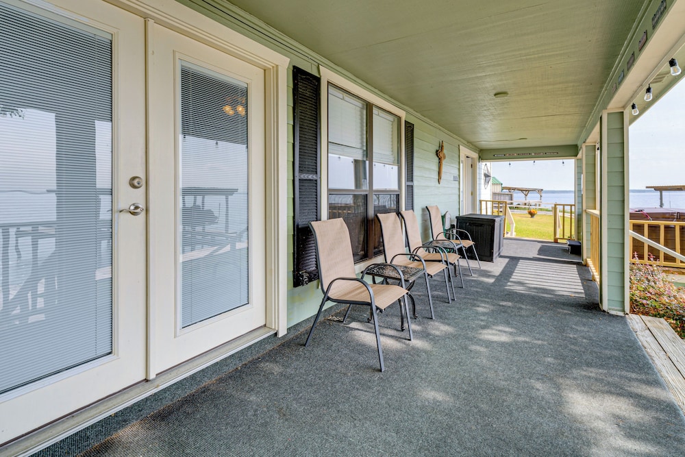 Private Pier, Porch! Quiet Lake Livingston Retreat