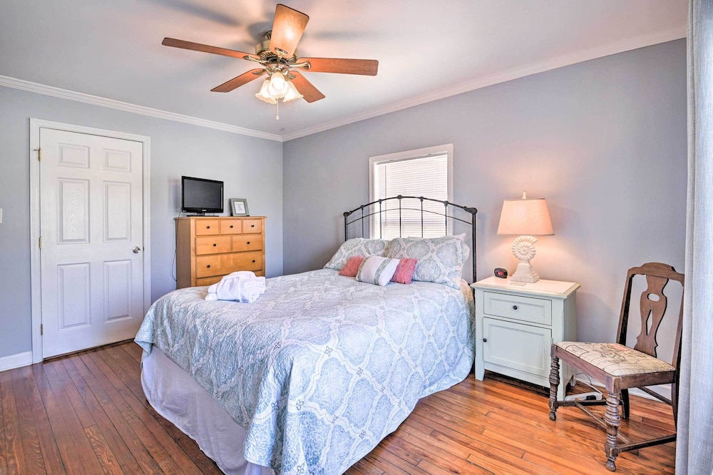 Murrells Inlet Upstairs Unit: 1 Block to Beach! view 5