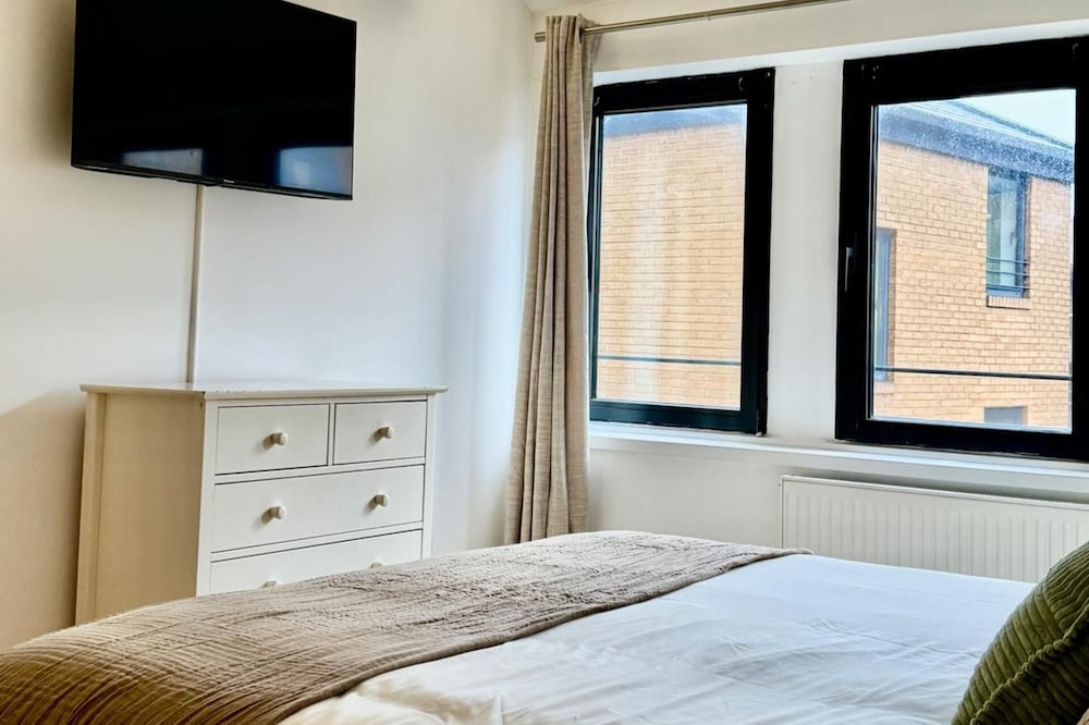 Stylish 1 bed Apartment - Sleeps 4 & Free Parking