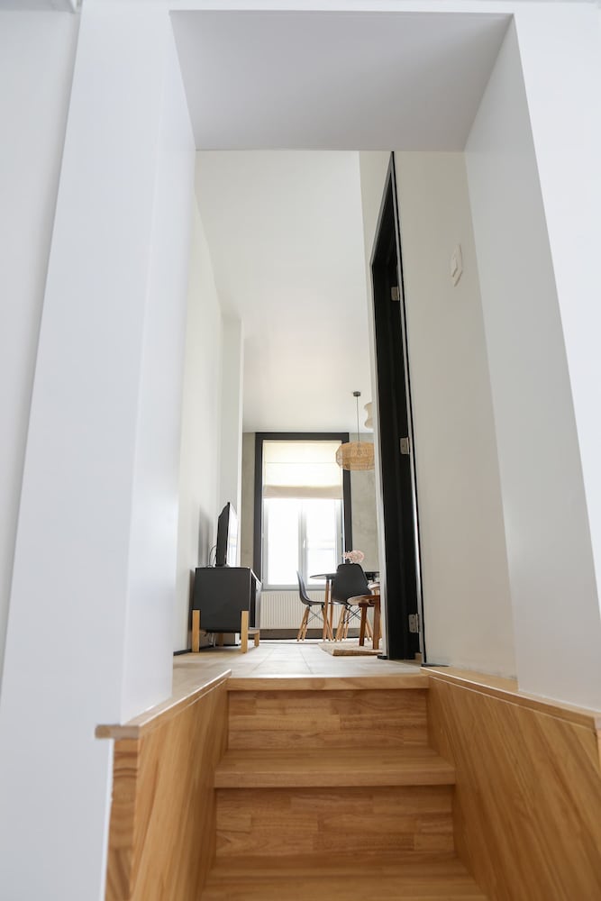 Kamiel -belle Epoque Apartment With Modern Comfort