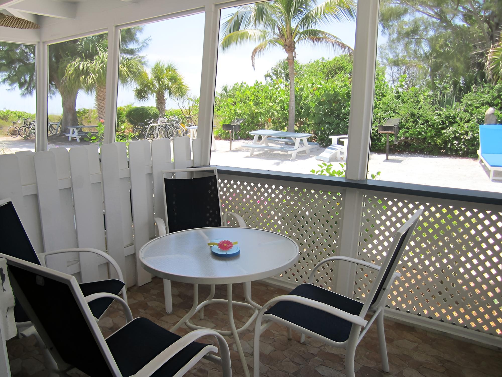 Tropical Winds Motel & Cottages