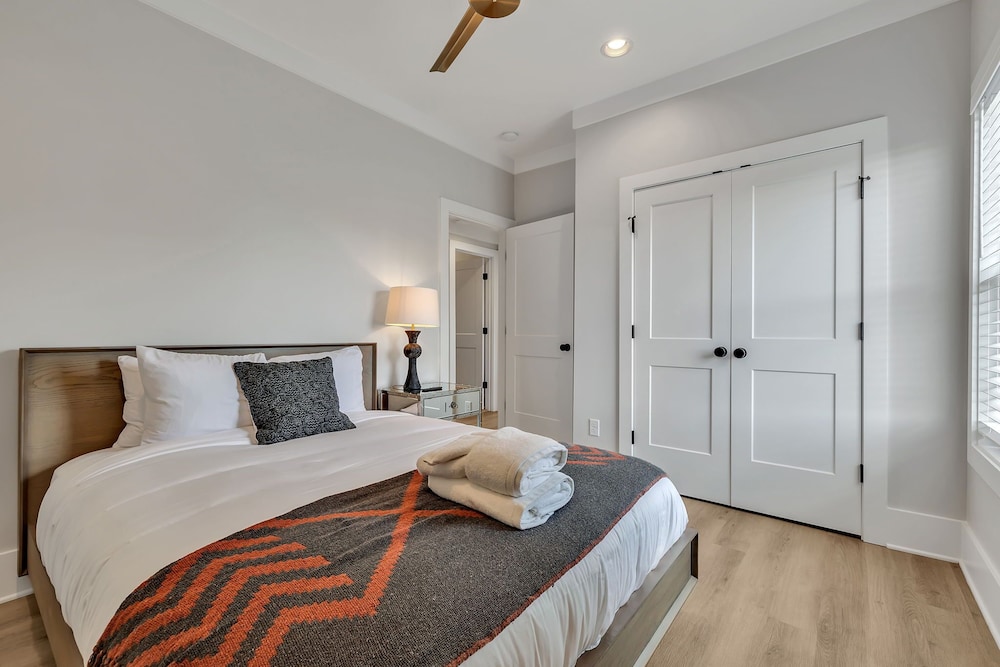 Soprano-private Rooftop-gr8 Walking Location