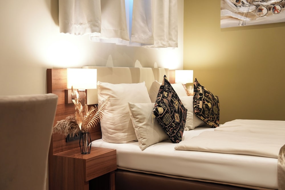 Frankfurt Vacations - Hotel Attache - Property Image 105
