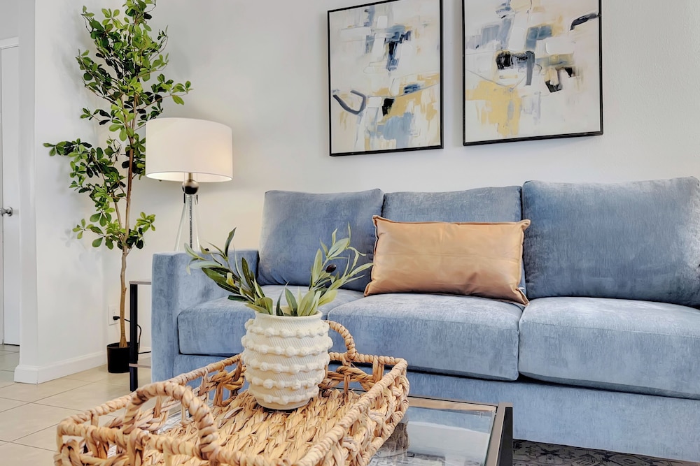3 Mi to Old Town Scottsdale: Home w/ Patio!