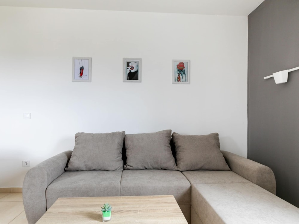 Lovely Apartment in Novalja near Sea Beach