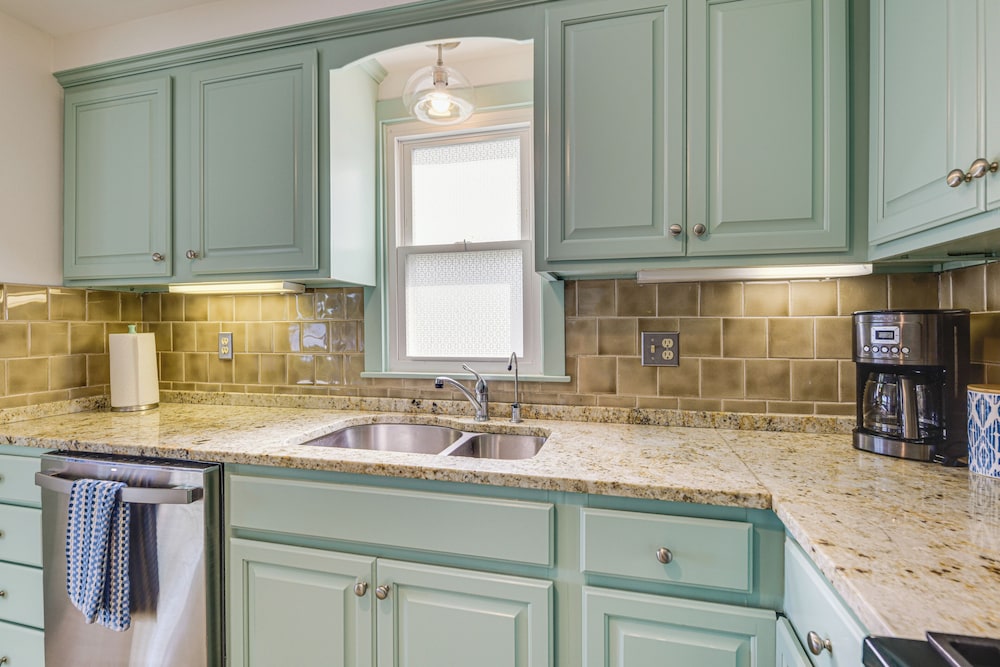 Waterfront Getaway: Lake Champlain Family Retreat!