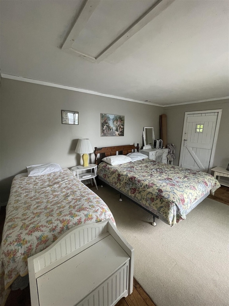Little Sandy-limit 8 3 Bedroom Cottage by RedAwning view 5