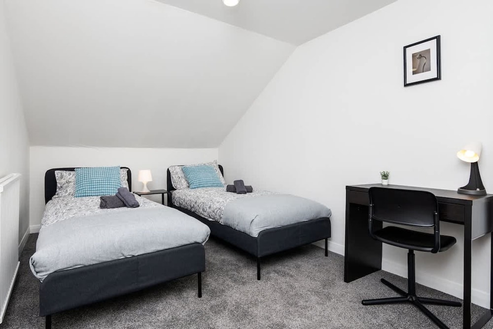 5 Individual Beds - Free Parking