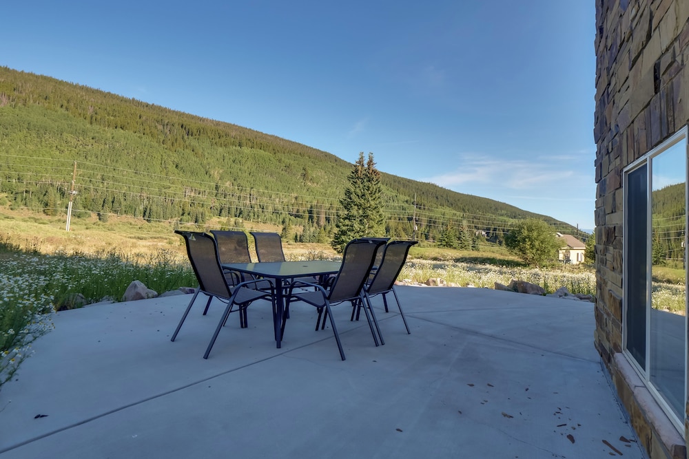 Aspen Grove Views: Spacious Duplex 5 Mi to Breck