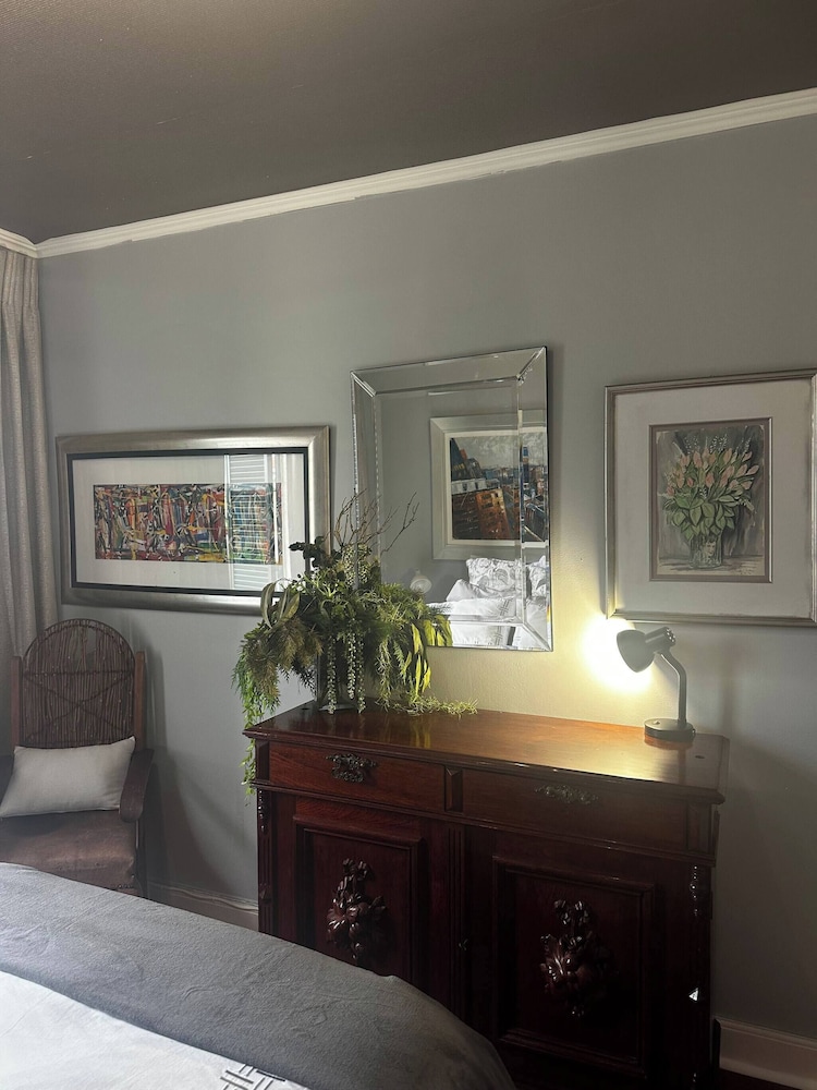 Miguel's Seaview Corner