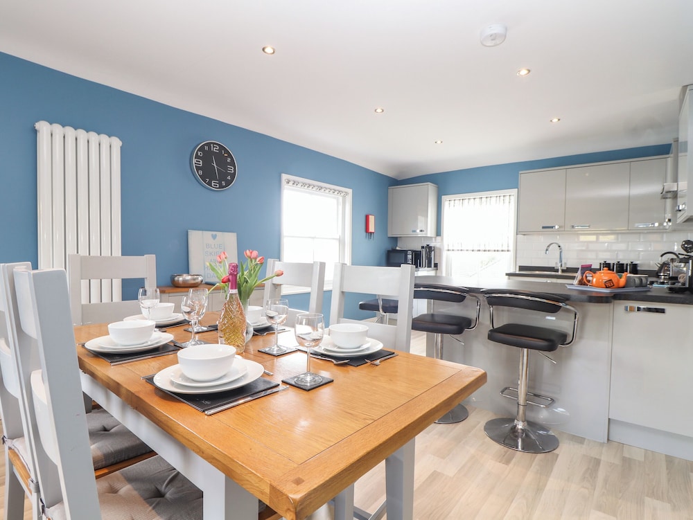 Flat 2 Niles Place