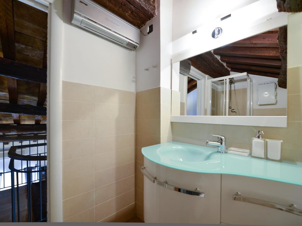 Ibernesi 1 Apartment