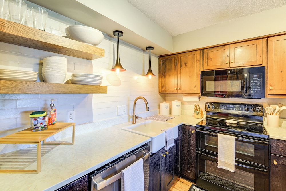 1 Mi to Slopes! Sugar Mountain Retreat w/ Views