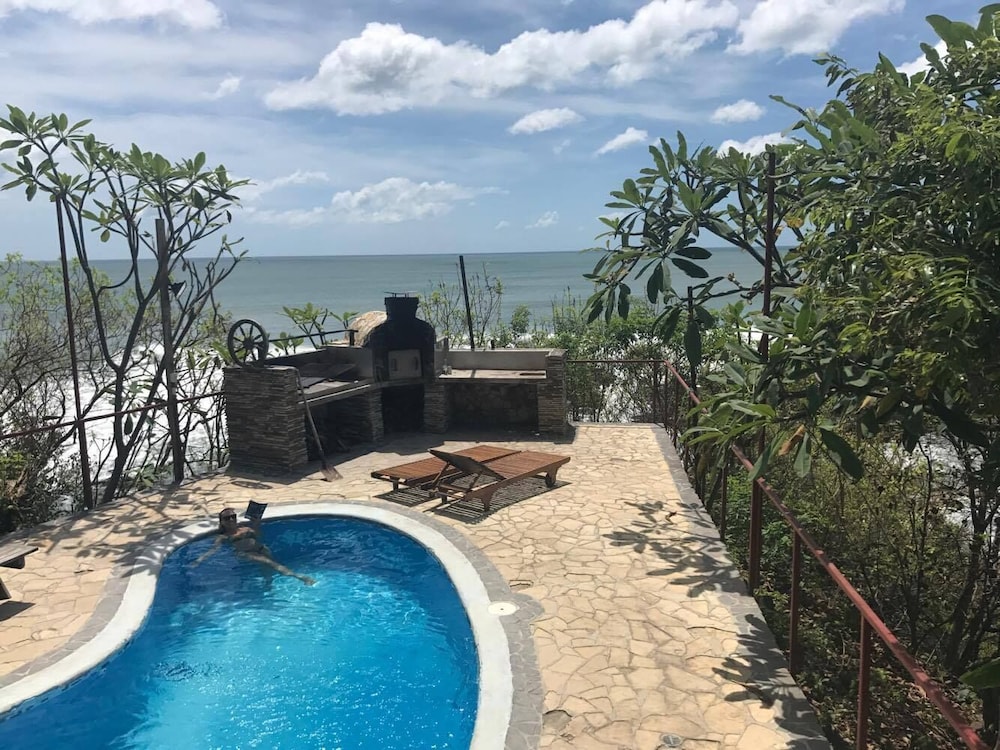Magnific Rock - Surf Resort & Yoga Retreat Nicaragua - Hostel