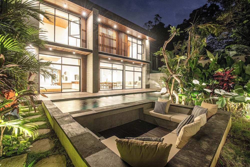 Elegant 5BR Canggu Villa 400m to Pristine Beach