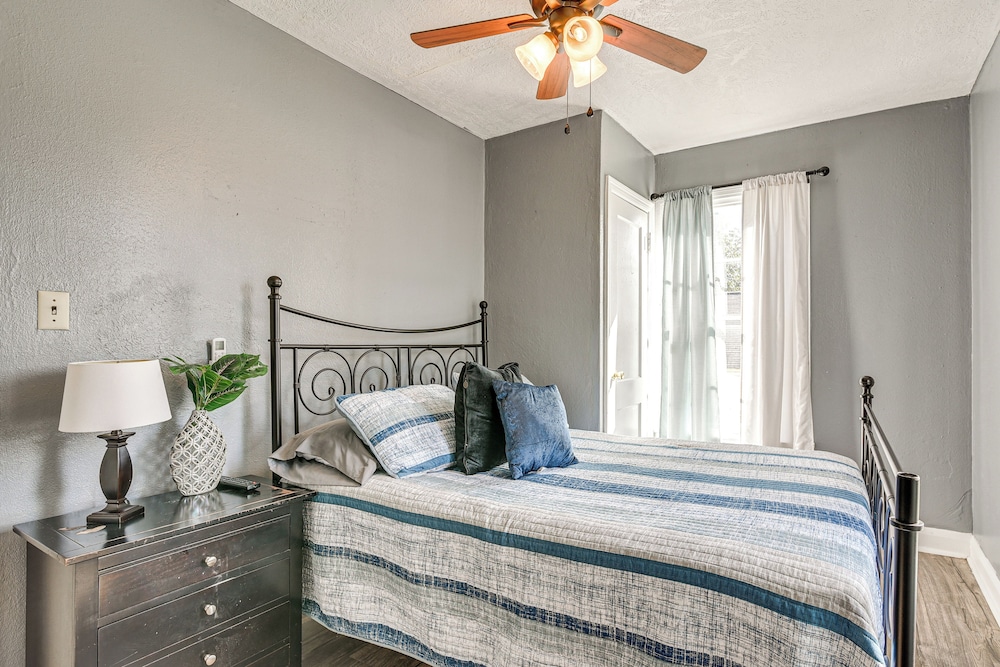 Near Sabine Lake: Pet-friendly Apt in Port Arthur